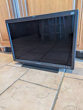 Panasonic Bt-3dl2550p 3d Monitor - For Glasses Open Box Unused