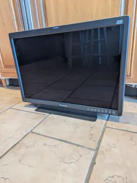 Bt-3dl2550p Panasonic 3d Monitor - For Glasses Open Box Unused