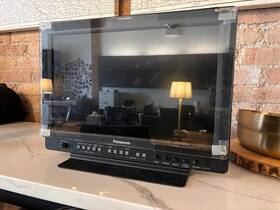 Panasonic Bt-lh1710w 17 Inch Widescreen Hd/sd Lcd Video Monitor For Film Production