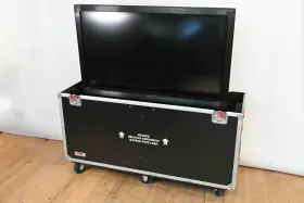 1055 Qomo Qit Pro 55 Inch Interactive Led Touchscreen With Road Case Cg01hwv