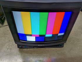 Sony Kv-1367 Vintage Trinitron 13 Inch Color Tv Monitor Scratch On Screen