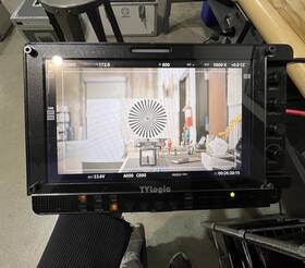 Tvlogic Srm-074 Tv Logic 7 Inch 1080p Full Hd Hi Bright Viewfinder Monitor - With Cables