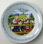 Seven Eleven Flower Gift Plate Dog Of Flanders Character Used Japan Display. Price: $43.34.